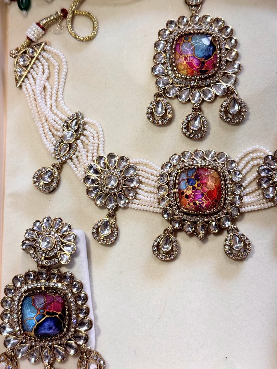 SREE Rang Kalakriti Pearl Set