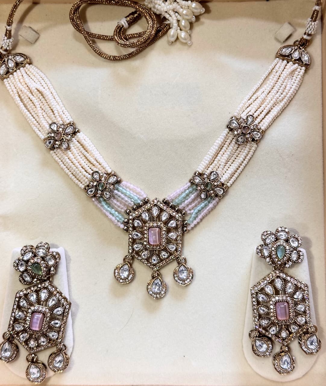 SREE Blush Mint Pearl Signature Piece